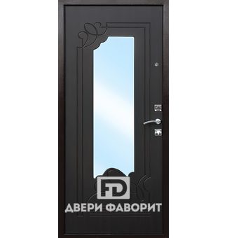 Дверь в квартиру с зеркалом